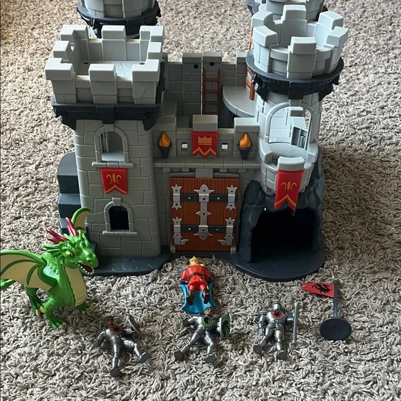 Lakeshore Medieval Castle Kids Playset with Dragon and Knights 7 Pieces - Picture 1 of 3